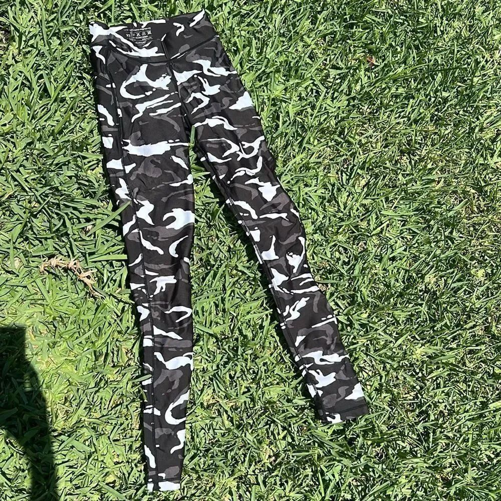 Black Camo Leggings - Like New - XS - Ankle Length Excellent Condition